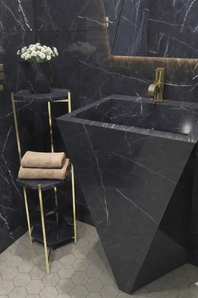 Siyah Geometrik Kaide